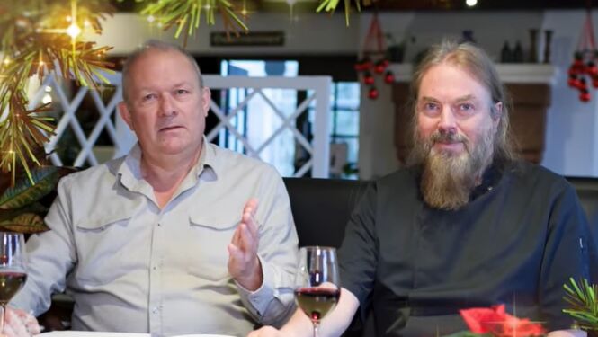 Netavisens journalist Palle W. ses her i godt selskab med restauratør Åge Vinther hos Restaurant Tannishus.