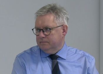 Borgmester Søren Smalbro i studiet hos Niels Viberg fra Skaga FM.