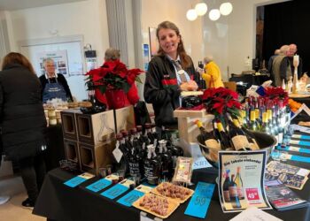 Pia Rønn Larsen fra SPAR præsenterede forrige år blandt andet smagsprøver på en virkelig lækker julesylte og masser af gode drikkevarer i Sømandskirken. Foto (arkiv): Niels Skipper.