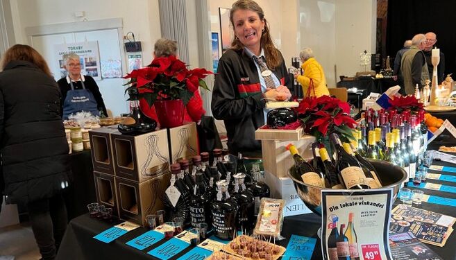 Pia Rønn Larsen fra SPAR præsenterede forrige år blandt andet smagsprøver på en virkelig lækker julesylte og masser af gode drikkevarer i Sømandskirken. Foto (arkiv): Niels Skipper.
