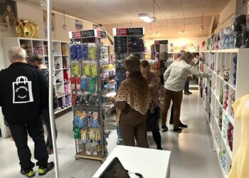 Der er åbent i butikken tirsdag og onsdag klokken 10-18.