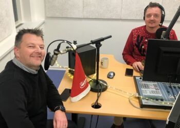 Søren Homann og Torben Pedersen i studiet hos Skaga FM.