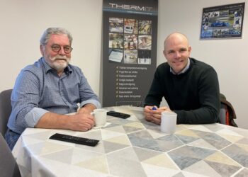 Per Møller, til højre, og Ivan Lindgren Hansen udveksler stort og småt med fokus på udvikling og fremdrift