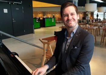 Andreas Rosenkilde Svaneborg arrangerer og komponerer på Vendsyssel Teater. Foto: Vendsyssel Teater