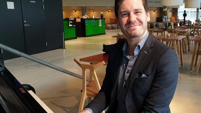 Andreas Rosenkilde Svaneborg arrangerer og komponerer på Vendsyssel Teater. Foto: Vendsyssel Teater