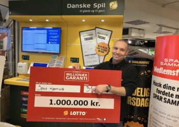 Dennis Bak håber, at flere kunder vinder mange penge hos SPAR Hjørring på Nordens Allé.