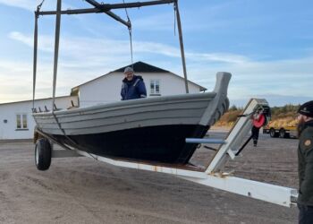 Fladbåden i januar, da den ankom til Han Herred Havbådes bådeværft ved Slettestrand.