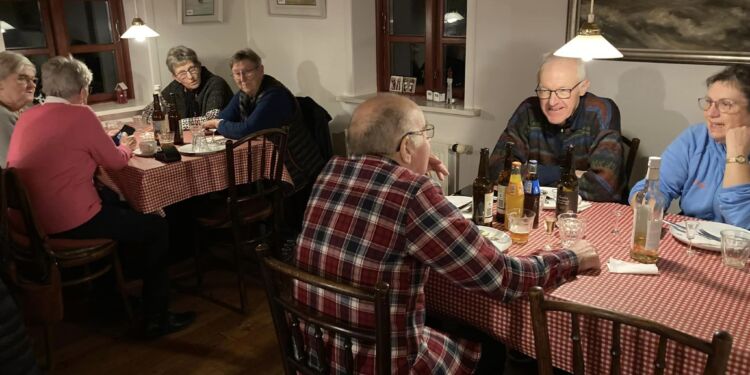 Hygge og planlægning i Mettes Kaffestue ved Tornby Gamle Købmandsgaard. Foto: Privat.