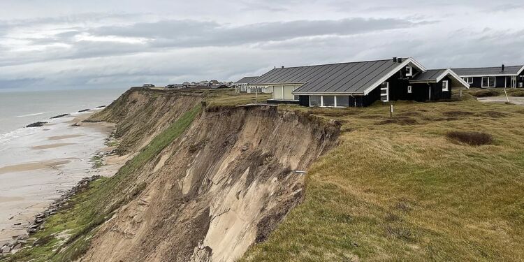 Nu Får Ejerne Bøde På 425.000 Kr. For Ulovlig Kystsikring Ved Lønstrup ...