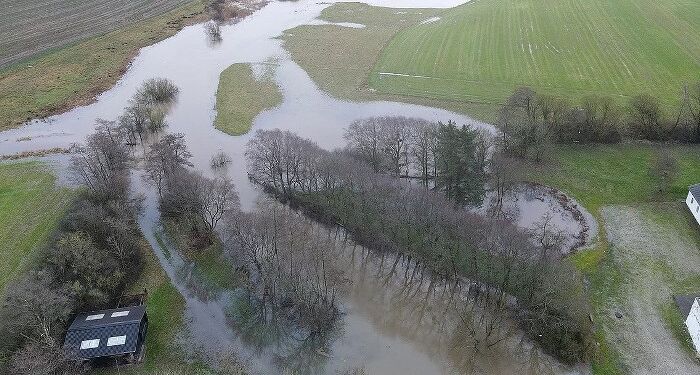 Oversvømmede marker ved Liver Å. Foto: Per Frank Paulsen / TV2 Nord.