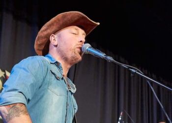 Mikkel Ørligur er blandt de optrædende musikere ved Bindslev Ny Musikfestival.