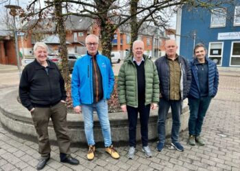 NordsøPostens redaktion efter et møde på Bindslev Hotel. Fra venstre er det Niels Helver, Niels Skipper, Niels Chr. Jakobsen, Palle W. Nielsen og Paw Rytter.