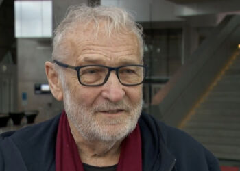 Filmens gennemgående fortæller er Niels Hausgaard.