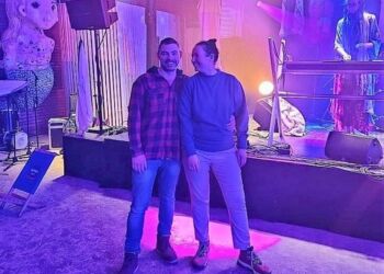 Initiativtager Mads Halle Bruun og Sarah Munch ved afslutningen af den ugelange festival Artic Marley, som i 2023 blev holdt på blandt andet Vestkajen i Hirtshals.  Foto: Joan Grønfeldt.