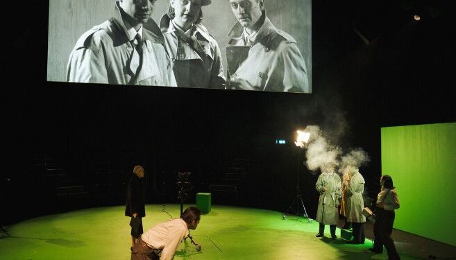 Forestillingen "Arturo Uis uhindrede vej til magten" på Vendsyssel Teater. Foto: Rumle Skafte.