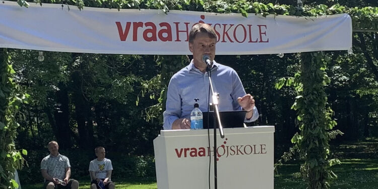 I 2021 var Christian Friis Bach en af talerne ved Grundlovsmødet i Vrå. Nu vender han tilbage.