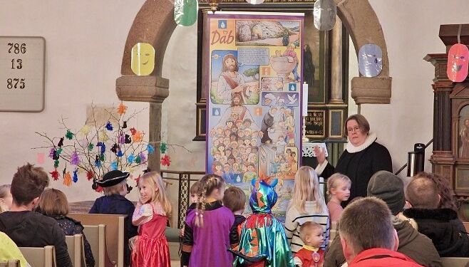 Fastelavn i Mosbjerg Kirke. Foto (arkiv): Niels Helver.