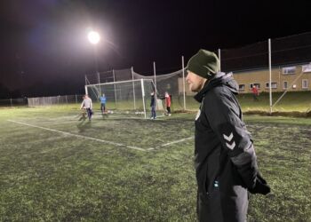 Anders Holm Schlie på kunstgræsbanen ved Hirtshals Idrætscenter.