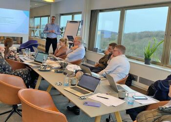 Ledelse og ansatte på strategiseminar. Foto: Hirtshals Havn.