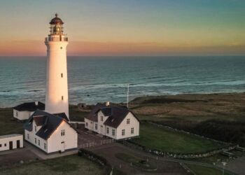 Morgensol ved Hirtshals Fyr. Foto: Arturs Pirazkov.