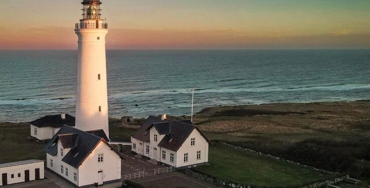 Morgensol ved Hirtshals Fyr. Foto: Arturs Pirazkov.