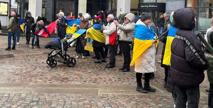 Demonstration på Springvandspladsen i Hjørring til fordel for Ukraine. Foto: Arkiv.