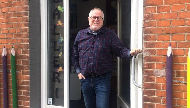 Han leder Galleri Matique og Hobbybutikken Creatique Dronningensgade 2A i Hjørring. Foto: Palle W. Nielsen