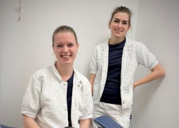 Bioanalytikerstuderende Lykke Høgh Nielsen og Maria Mikkelsen.