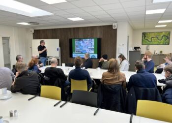 Direktør Jesper Horne orienterer om produktionen hos Sindal Biogas.