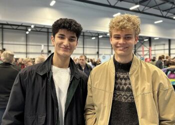 Sayed og Simon ledte efter arbejde til sabbatåret ved Jobmessen i Hjørring.