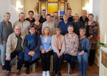 Konfirmanderne samlet efter et halvt århundrede.