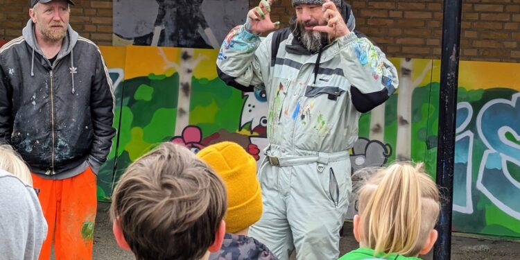 Jonny Hefty fortæller, hvordan han arbejder med street art. Foto: Arkiv.