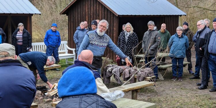 Naturvejleder og æbleekspert Karsten "Kortbuks" Hansen afholdt podekursus i lørdags.