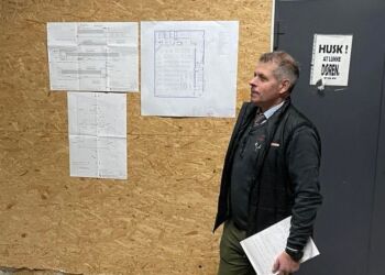 Rene Ejstrup Larsen præsenterer det nye byggeprojekt hos SPAR i Hirtshals.