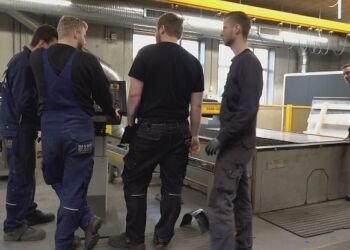 Smedlærlingene her skal nok blive eftertragtet, for de bliver en mangelvare i fremtiden.
Foto: Hans-Christian Lauritzen / TV2 Nord.