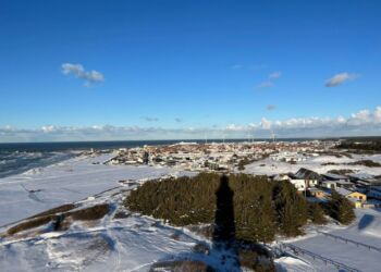 Sne i havnebyen set fra Hirtshals Fyr. Foto: Niels Skipper.