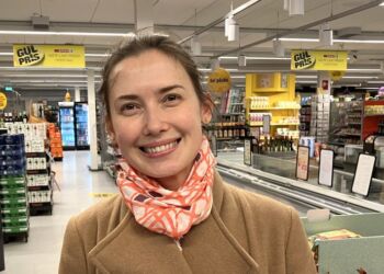 Tania Popova glæder sig på arrangørernes vegne til en hyggelig påskefest. Foto: Palle W. Nielsen