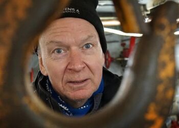 Carsten Jensen er med til at vedligeholde et stort norsk turistskib.