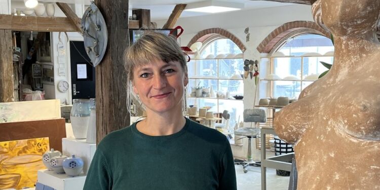 Vibe Falkenberg i kulturhuset Keramoda i Lønstrup. Foto: Arkiv.