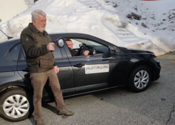 Jan Poulsen og Regnar Bæk gør klar til forårets vildttællinger.
Foto: Kurt Thomsen.