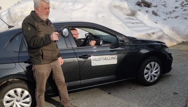 Jan Poulsen og Regnar Bæk gør klar til forårets vildttællinger.
Foto: Kurt Thomsen.