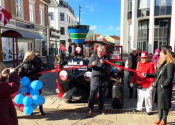Borgmester Søren Smalbro styrede guldsaksen flot. Foto: Palle W. Nielsen