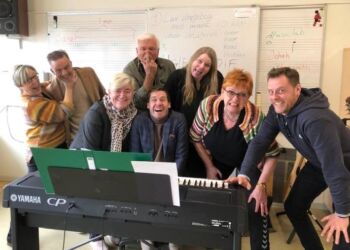 Hele holdet (næsten - Pia mangler på billedet) øver og øver, så de er klar til at give jer endnu en fantastisk Lundergård Revy. Privatfoto