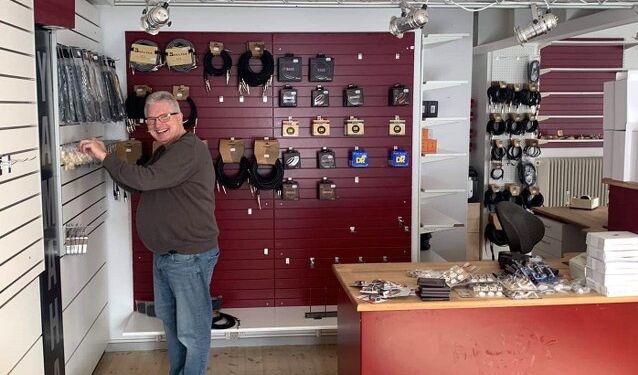 Kim er udlært i Musikhuset Arne tilbage i midt 1980’erne, og han har været ansat i Alfred Christensen, Knud Eskildsen - senere 4Sound, og senest Musikhuset Hjørring. Privatfoto