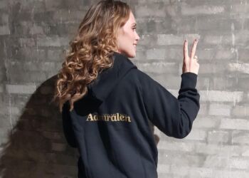 Anna David iført hoodie fra Admiralen. Foto: Privat.