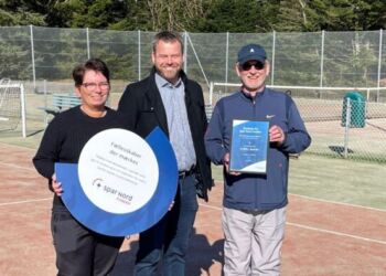 På billedet ses fra venstre Jette Pedersen (BTI Tennis), Kenneth Mejlvang (Spar Nord) og Steffen Bruun Jensen (BTI Tennis).