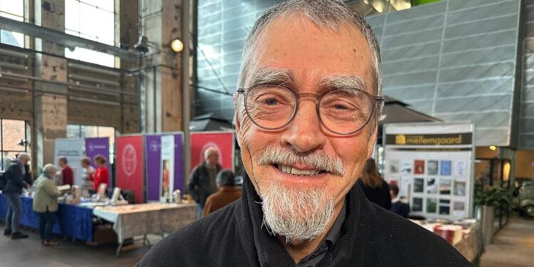 Forfatter Bent Haller. Foto: Anna Bjørn/TV2 Nord.