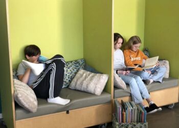 På skolebiblioteket ved Bindslev Skole er der indrettet afskærmede rum, hvor man kan hygge sig med de gode bøger. Foto: Janni Dalsager Pihl.