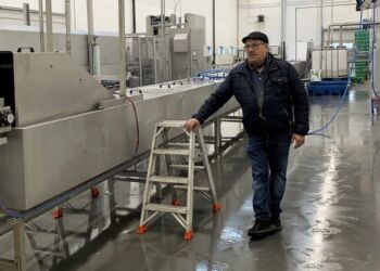 I sommeren 2020 blev et nyt kassevaskeri i Hirtshals indviet som et resultat af et samarbejde mellem flere nordjyske fiskeriforeninger. Den samlede investering lød på 28 mio. kr., hvoraf godt 1,4 mio. kr. kom som tilskud fra fiskeriets lokale aktionsgruppe, FLAG Nord. Foto: Arkiv.