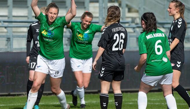 Renee Marie Cuion jubler efter sin scoring 
til 1-0.